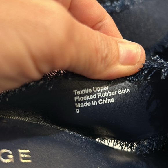 Navy Blue Denham wedges with fringe size 9. Brand is Rampage. White rubber sole - Picture 5 of 13